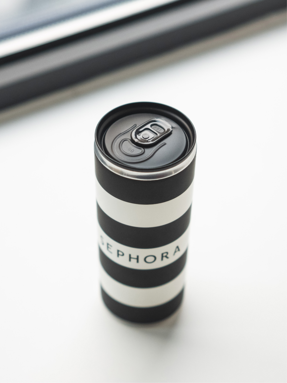 Frizzante Sauvignon v zakázkové plechovce