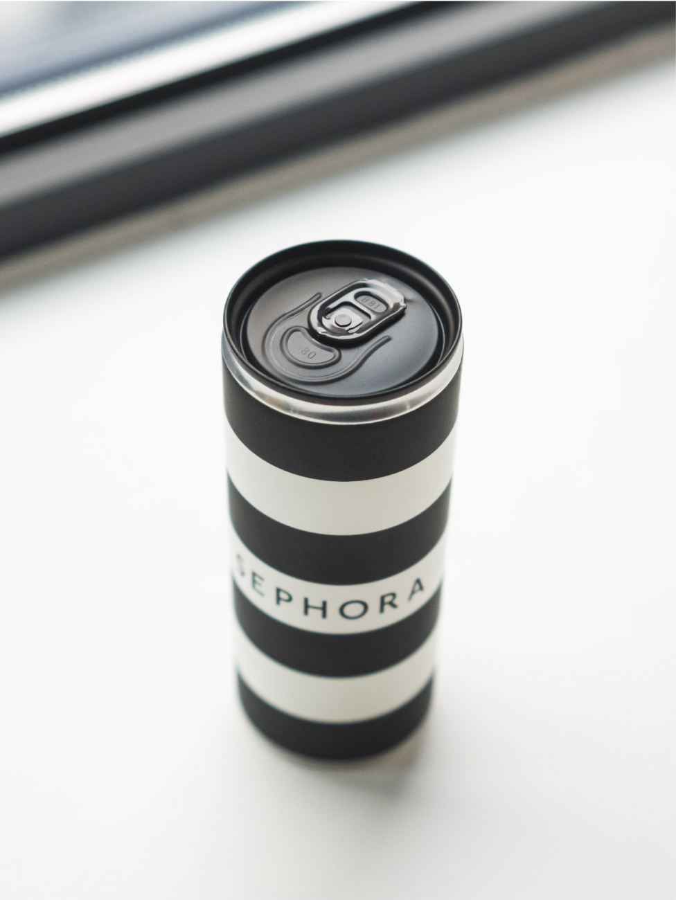 Kola v zakázkové plechovce