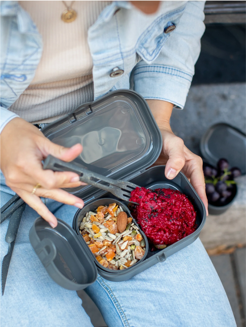 Set dvou obědových boxů s příborem