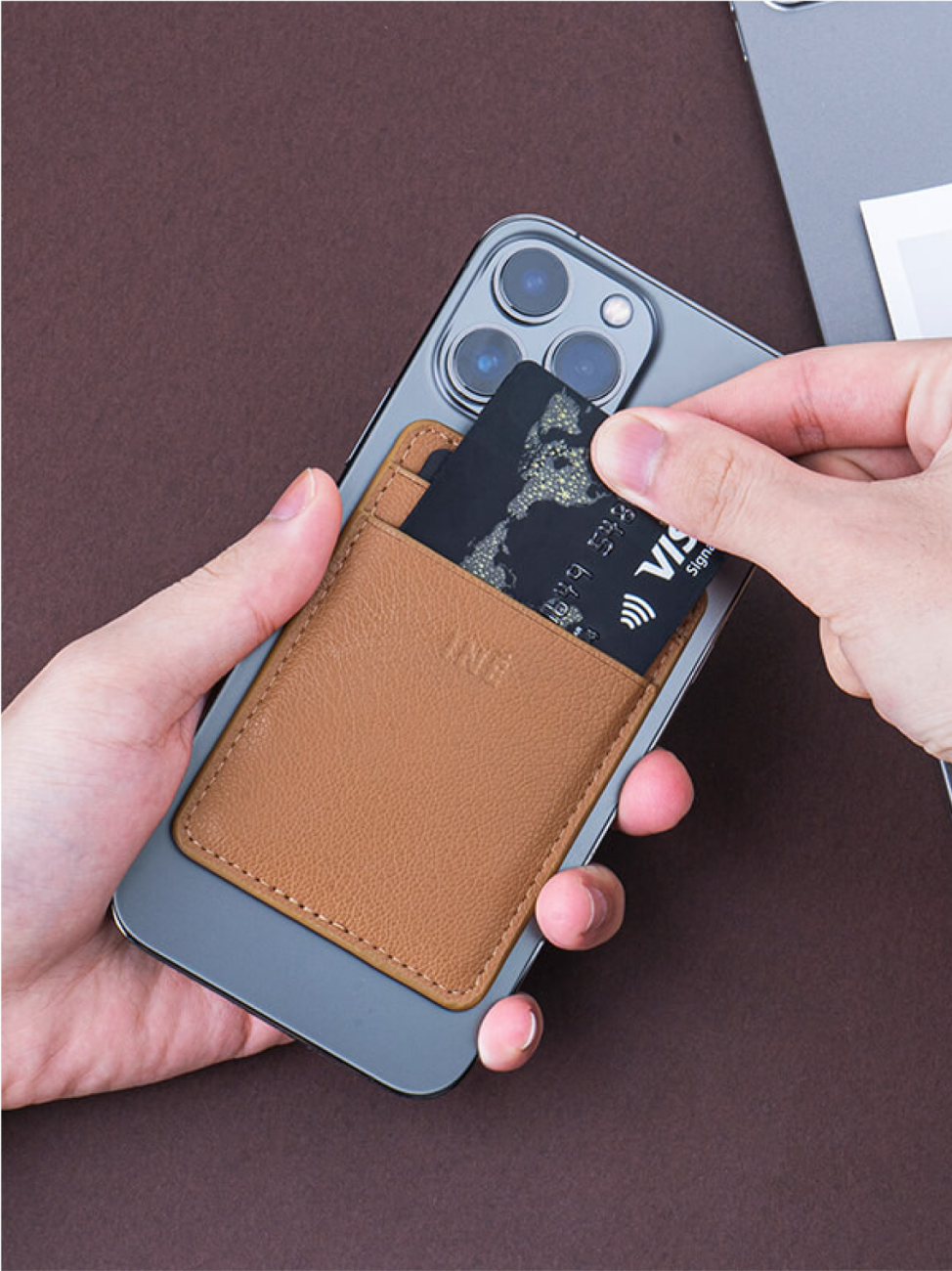 Magnetická peněženka z recyklované kůže