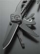 Multitool s kleštěmi z titanu